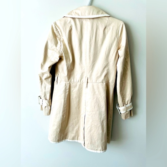Banana Republic Petite Classic Beige/White Cotton Blend Belted Trench Coat - Picture 3 of 4